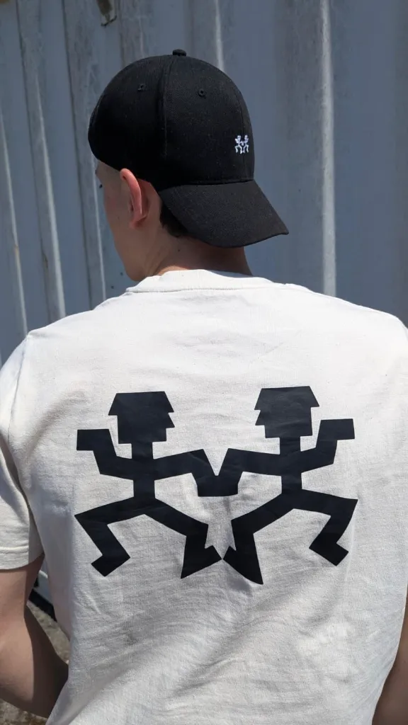 T-shirt beige arrière.webp